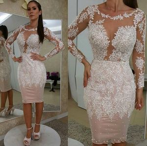 Sexy Blush Pink Tallas grandes Vestidos para madre de la novia Funda con cuello joya Mangas largas Apliques de encaje blanco Hasta la rodilla Vestidos de noche con cola