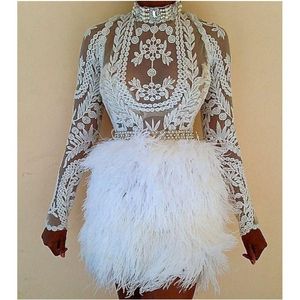 Robes de cocktail sexy gaine de plumes avec ceinture perles illusion manches longues dentelle appliques robe de bal courte pas cher mini robes de soirée formelles