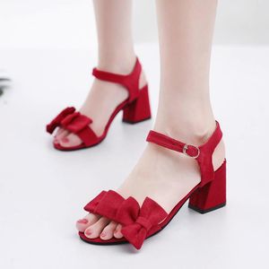 Sandalias de verano de mujeres maduras sexys Moda de tacones femeninos Llegados Llegados de los pies abiertos Damas de calzado Bownot Boblock Flock Pombssandal 36