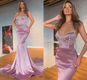 Sexy Rose Rose Sirène Robes De Bal Unique Col En V Cristal Chérie Perlée Soirée Formelle Robes De Soirée Satin Occasion Spéciale Robe pour Femmes Sur Mesure