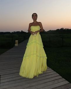 Robes de bal sexy sans bretelles jaune en forme de A bord frisé robe de soirée plissée bohème femmes robe de soirée formelle