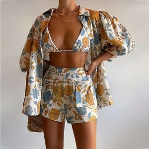 Vêtements de femmes sexy 3pcs sets Floral 2024 printemps Nouveau femmes de la mode Fashion Fashion Camisole Pièce dans un manteau léger, du bikini et un pantalon court