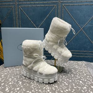 Bottes de neige en peau de mouton pour l'hiver, toucher chaud, technologie douce, cordon et semelle en relief, confortable pour démarrer.