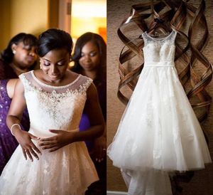 Vestidos de novia de cuello de cuello puro 2015 Beading Beading Aline Tulle con apliques de encaje vestidos de novia Cristales de brillo en árabe BR2058233