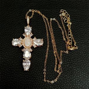 Shell Pearl Cubic Zirconia Micro Pave Collar Mary Cross Colgante Collar Estilo Religioso Para Mujer Chica