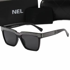 Lunettes de soleil de designer Shine pour femmes Lunettes de soleil de luxe Hommes Lunettes de soleil Femme Grand cadre Miroir Lunettes de mode Nuances Métal Lettre Signe C Vacances ensoleillées