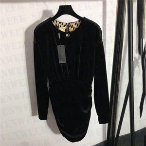 Diseñador para mujer Vestidos de terciopelo Ropa Moda Sexy Wrap Hip Faldas delgadas Estampado de leopardo Vestido negro de manga larga para dama