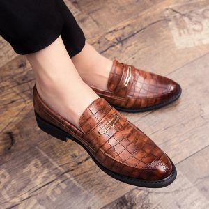 Chaussures Fashion Poighed Toe Dress Chaussures Slip on Men Locs Leopard Patent Patent Leather Shoes for Men Formal Party Mariage Wedding Club Chaussures