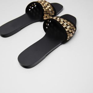 Chaussures Ladies 'Slippers Gold Sandals Slilers Femme 2021 Scandales plates Rome Pu tissu Basic Slides TPR Femme