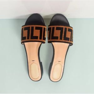 Chaussures qualité Brown Zucca Velvet Slide mules Sandales pour femmes pantoufles plates Slip On chaussures plates sandale à bout ouvert designers de luxe diapositives pantoufle usine chaussures43