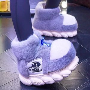 Chaussures Femmes chaudes Winter Borne de peluche intérieure Pantons de coton Couple Plate-forme plate-forme de neige haute hauteur Femelle Femelle Home Slipper C863