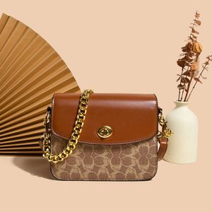 Tienda Fábrica Venta al por mayor Alta belleza Bolsa de estilo occidental 2024 Nuevo Un hombro Crossbody Pequeño bolso cuadrado Calidad Temperamento Versátil para mujer