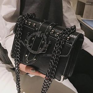 Sacs à provisions European Fashion Female Square Bag 2024 Qualité PU Pu Leather Women's Hands Handbag Rivet Lock Lock Chain Shoulder Messenger