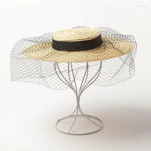 Chapeau de paille pour femmes de hauteur courte, avec rubans noirs, Mini haut, Clips pour couvre-chef, fabrication artisanale, bandeaux de chapellerie fascinants