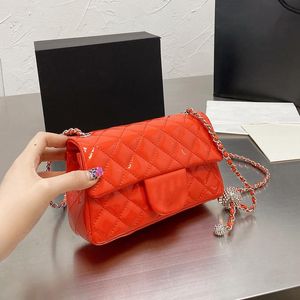 Bolsos de hombro Mujer Clásico cuadrado Mini bolso con solapa Bolso de diseñador Diseñador de lujo Charol Strass Bola plateada Correa de hombro ajustable Matelasse Bolsos con cadena