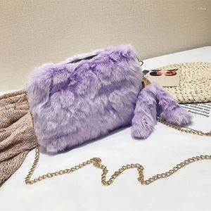 Bolsas de hombro M410 Moda Bolso de mujer Casual Peluche Leopardo Bola de lana Colgante Cadena Messenger Girl Regalo al por mayor