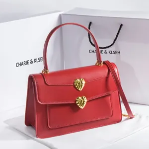 Bolsas de hombro Bolsa Roja Mujer 2024 Mujeres Flap mensajero Hebilla en forma de corazón Crossbody de boda nupcial