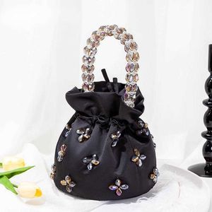 Sacs à bandoulière Femmes Perle Poignée Satin Hobo 2023 Nouveau Coréen Chic À La Main Top Couleur Perles Seau Noir Kawaii Sacs À Main et Sacs À Main 230426