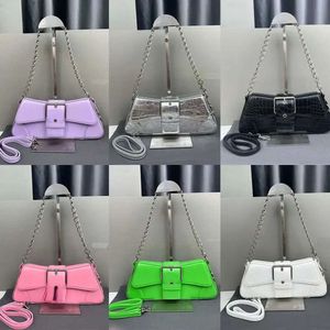 Diseñador de hombro Cadena de mujeres Fashion Fashion Crossbody Cubtle Buckle de cuero de cuero a la altura de la axila multicolor Bag M1 M1