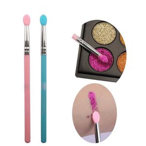 Pinceaux de maquillage cosmétiques en silicone Brosse à ombre à paupières en silicone souple de petite taille simple J1709