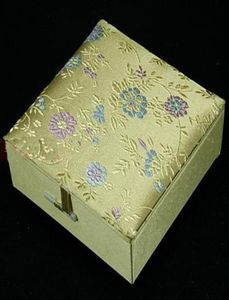 Coffrets cadeaux en brocart de soie, boîte à souvenirs carrée remplie de coton, bracelet haut de gamme, boîte à bracelets, lot de 2 couleurs mélangées, 1129624