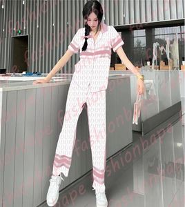 Silk Satin Sleepwear Traje Carta impresa Homewear Home Textiles Mangas cortas Pajamas Mujeres Nightwear7329851