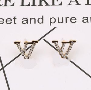 Simple Designer Brand Letter Charm Stud de alta calidad Aleación de cristal Aleación Mujeres Sier Sier Chapated Fashion Christmas Wedding Jewelry al por mayor