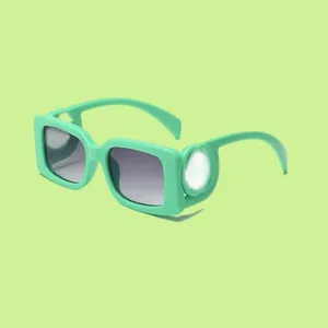 Lunettes de soleil pour hommes simples PC Couleur mélangée en option des lunettes de soleil designer en option pour femme optique miroir noir jambes polarisées UV400 Protection Géradies de lunettes HG136 C4