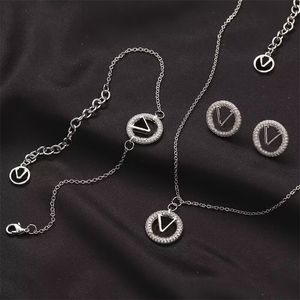 Simple pendentif collier boucles d'oreilles bracelet pour femmes bracelets de charme de diamant placage or argent boucle d'oreille mignon lettre collier de créateur à la mode zl094