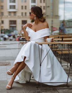 Simples chá-comprimento curto vestidos de casamento com decote em v fora do ombro branco marfim cetim a linha curto vestidos de noiva praia volta laing vestido de casamento