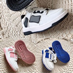 Skel Top Low Infant Sneakers Niños Zapatos para correr Borde de cuero pintado Huesos Apliques Diseñador juvenil Niño de primaria Niños Niño Niña Baloncesto Corredor