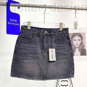 Faldas diseñador nueva cintura alta llena de diamantes flash en forma de A falda de jeans envuelta en la cadera gris oscuro para mujer 05UU