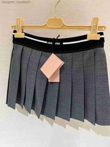Faldas Faldas cortas de diseñador para mujer Chicas de verano mini faldas maxi plisadas clásicas Falda delgada de una línea negra Vestido de cuero pequeño Estilos múltiples Tamaño S-M L230912
