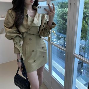 Faldas Moda coreana Diseño caqui Sentido Estilo corto Gabardina Bolso cruzado Cadera Media falda Traje de dos piezas Mujer