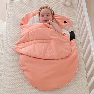 Sacos de dormir Saco de dormir de bebé de dibujos animados lindo bolso de correa de bebé adecuado para el patrón de ganso nacido cama para niños saco de dormir de invierno cálido pijama de bebé 230407