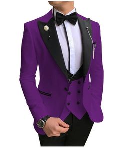 Slim Fit Purple Groom Tuxedos Black Peak Lapel Padrinos de boda para hombre Estilo de vestido de novia Hombre Chaqueta Blazer Traje de 3 piezas (Chaqueta + Pantalones + Chaleco + Corbata) 855