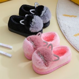 Zapatillas para niños zapatillas de invierno zapatos de algodón de algodón calentado rosa peludo orejas de conejo patrón no lip
