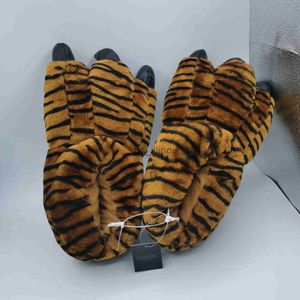 Pantoufles 2022 créatif Animal tigre motif pantoufles conception drôle ours patte fourrure diapositives grande taille mâle doux moelleux pantoufles hommes chaussures J231108