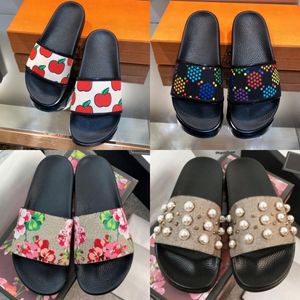 Slippers Brand Chaussures de créateurs pour femmes Luxury Flower Beach Shoes Stars Imprimez des sandales pour hommes glissades de cuir de mode Plateforme de plates-formes non glissantes