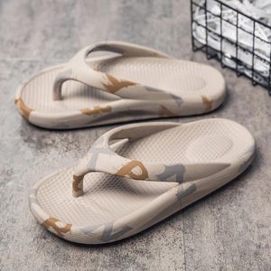 Slippers Mens Mens Summer tongs Massage Granule Men de plage confortable Sandales de plage Chaussures décontractées House Flip Flops Bathroom