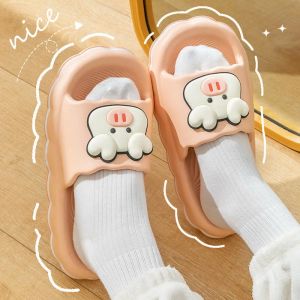 Pantoufles femmes pantoufles dessin animé Pig Patch Decoration Summer Cartoon Forme Femmes Femmes Tlines extérieures Soft Non Slip Rains de salle de bain Platform Plateforme