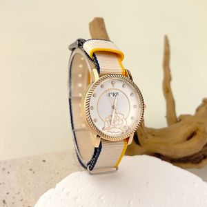 Nouvelle montre à quartz pour femmes, petite et luxueuse, bracelet en tissu de nylon