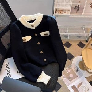 Petit cardigan tricoté contrasté vent parfumé pour femme, nouveau manteau pull slim à manches longues, de haute qualité, à la mode, de tempérament, automne