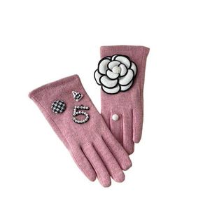 Pequeños guantes de perlas de viento fragantes diseñador de moda guantes cálidos de invierno mujeres guantes de cachemira de diseñador mujeres guantes gruesos guantes de conducción 13UXS