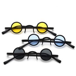 Small Hip Hop Steampunk Sunglasses Retro Plastic Frame Round Strons de soleil pour femmes et hommes 10 couleurs en gros