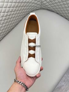 Petites chaussures blanches chaussures de sport décontractées en cuir véritable un pied couvre-pédale chaussures en cuir sangle croisée chaussures de conseil chaussures légères pour hommes tendance