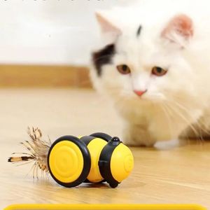 Smart Cat Toy Car Lindo Bee Pet Interactive Pegatina Peligratoria Feather Movimiento aleatorio Electric 231227