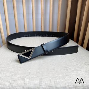 Ceinture en cuir lisse ceintures de luxe designer pour hommes Femmes Golden Silverbuckle chasteté masculine top mode ceinture pour hommes en gros Largeur 3.3cm avec boîte