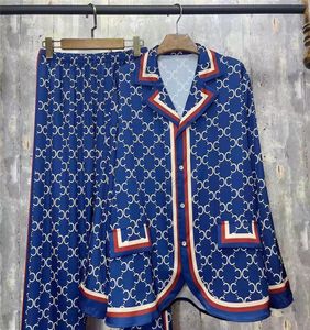 Silk Nightwear Home Textile Plaid Match Super Soft Pyjamas Men de loisirs Lignes de maison Longues Sommeur Summer1282466