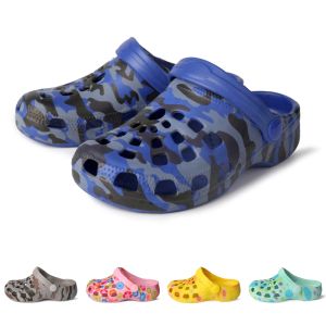 Sneakers Kids Sandals 2022 Clogs d'été Boys non glisses Light Garden Sandales Sandales Hollow Out Designer Sole Outdoor Slippers for Girls